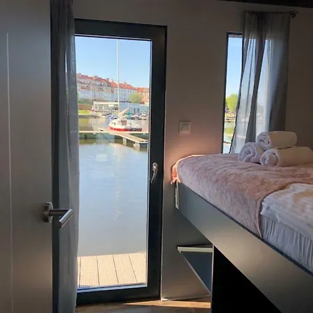 Houseboat Porta Mare Iii *